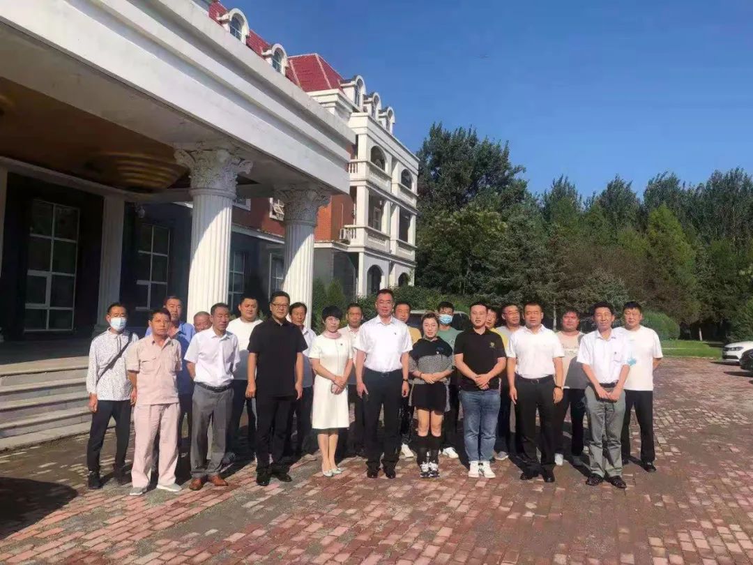 巩固脱贫攻坚成果，，，，，，，，助力乡村振兴——k1体育集团向岫岩县黄花甸镇关门山村送驻村干部工作(图1)