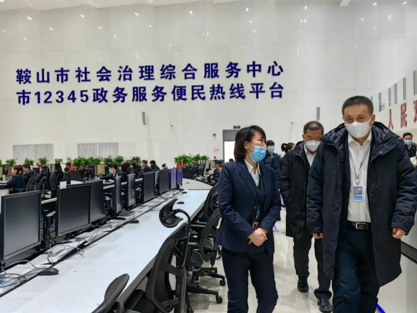 数九冬风冰雪寒，，，，，新春慰问关怀暖